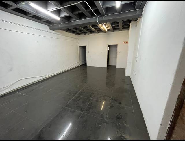 250M² BUSINESS TO LET IN PARKLANDS